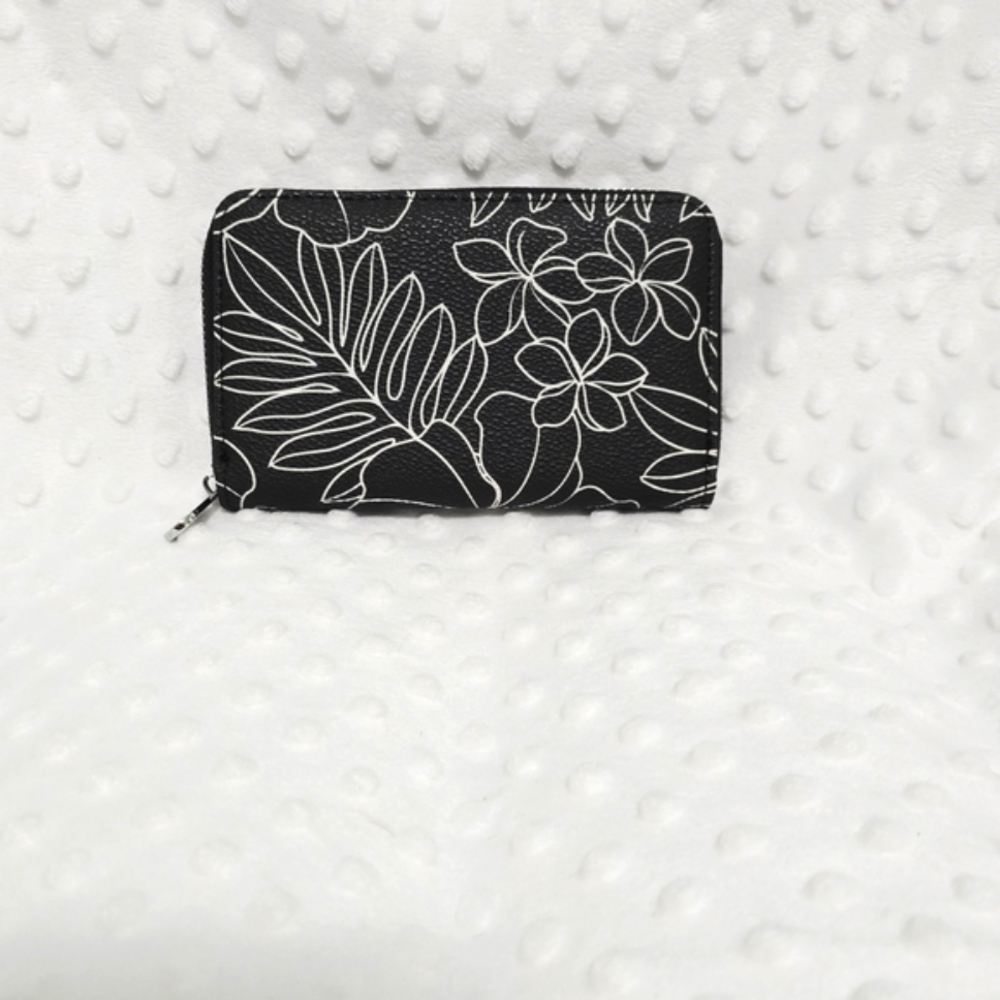 Black & White Hawaiian Floral Wallet - NWT
